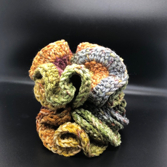 Abigail Cinnamon Cedar Crochet Hair Scrunchie Size Large - Picture 13 of 15